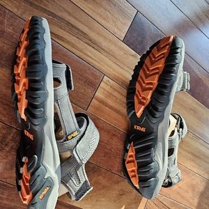 Men's size 10 Teva Hudson Sandals